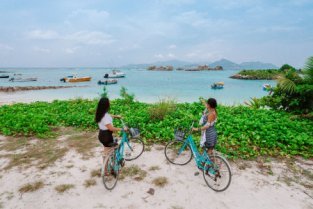 La Digue Bike Tour from Praslin